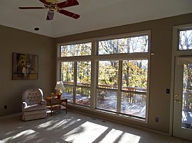 Cozy 3 Bedroom Home with Sauna and Steam Room on 4 Acres! in Portland, OR (Photo 7 of 12)