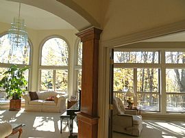 Cozy 3 Bedroom Home with Sauna and Steam Room on 4 Acres! in Portland, OR (Photo 8 of 12)