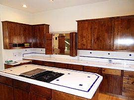 Cozy 3 Bedroom Home with Sauna and Steam Room on 4 Acres! in Portland, OR (Photo 9 of 12)