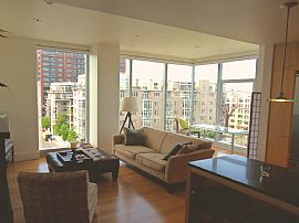 Luxury 2 Bedroom Condo with Parking and Panoramic Views! in Portland, OR (Photo 12 of 12)