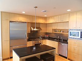 Luxury 2 Bedroom Condo with Parking and Panoramic Views! in Portland, OR (Photo 8 of 12)