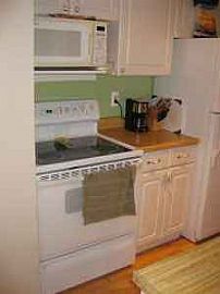 Nice 2 Bedroom Home with Washer/Dryer Near Airport Rd. and M-59 in Waterford, MI