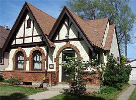 Charming 2 Bedroom Tudor Style Home in Waldo - Recently Updated in Kansas City, MO (Photo 2 of 12)