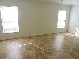 Dazzling 4 Bedroom Home with 2 Car Garage - $1195.00 in Orlando, FL (Photo 5 of 11)