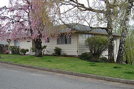 Charming 4 Bedroom Home with 2 Car Garage in Blue Lake Haven   in Fairview, OR