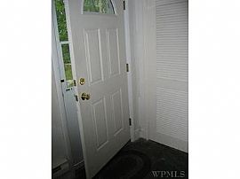 Gracious 2 Bedroom Single Family Home Near Lake  in Putnam Valley, NY (Photo 3 of 6)