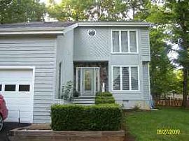 Beautiful 4 Bedroom Contemporary Home with Open Floor Plan in Lake Monticello, VA