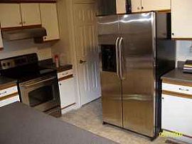 Beautiful 4 Bedroom Contemporary Home with Open Floor Plan in Lake Monticello, VA (Photo 3 of 10)