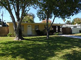 Awesome 2 Bedroom Home -  A Must See! in Pinellas Park, FL
