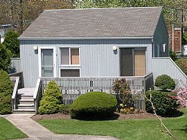Lovely 1 Bedroom Cottage Home with Tennis Courts and Heated Pool in Hampton Bays, NY