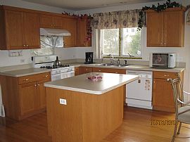 Beautiful 4 Bedroom Single Family Home with Hardwood Floors in Bolingbrook, IL (Photo 3 of 7)