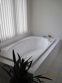 Beautiful 4 Bedroom Single Family Home with Hardwood Floors in Bolingbrook, IL (Photo 5 of 7)