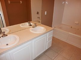 Gracious 2 Bedroom Townhouse with Bonus Room - $1095 in Sanford, FL (Photo 5 of 12)