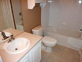 Gracious 2 Bedroom Townhouse with Bonus Room - $1095 in Sanford, FL (Photo 7 of 12)