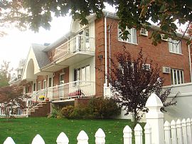 Excellent 3 Bedroom Townhouse For Rent By Owner in Douglaston, NY