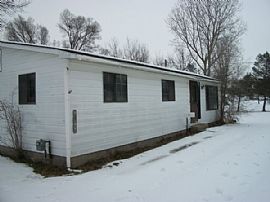 Wow! Nice 3 Bedroom Home  in Nice Neighborhood on Big Lot in Saint Louis, MI (Photo 2 of 4)