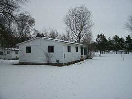 Wow! Nice 3 Bedroom Home  in Nice Neighborhood on Big Lot in Saint Louis, MI (Photo 3 of 4)