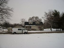 Wow! Nice 3 Bedroom Home  in Nice Neighborhood on Big Lot in Saint Louis, MI (Photo 4 of 4)