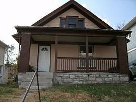 Cute 2 Bedroom Bungalow Home in Good Condition in Kansas City, MO