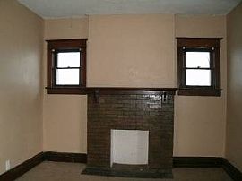 Cute 2 Bedroom Bungalow Home in Good Condition in Kansas City, MO (Photo 3 of 3)