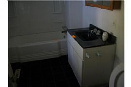 Charming 2 Bedroom Home - Ready to Move In Now!! Call! in Toledo, OH (Photo 2 of 3)