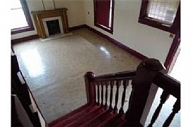 Delightful 3 Bedroom Home with Fireplace and Basement in Kansas City, MO (Photo 2 of 3)