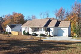 Excellent 3 Bedroom Home with 1 Car Garage - Available Now! in Mooresville, NC