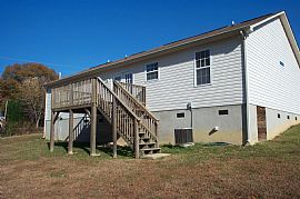 Excellent 3 Bedroom Home with 1 Car Garage - Available Now! in Mooresville, NC (Photo 2 of 4)