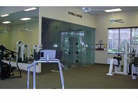 Spotless 1 Bedroom Condo with 1 Car Attached Garage in Murrieta, CA (Photo 4 of 5)