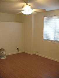 City View! Charming 1 Br and Den/or 2 Bedroom Duplex Near Sdsu in San Diego, CA (Photo 3 of 6)