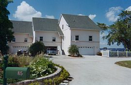 Nice 3 Bedroom Townhouse with Caloosahatchee River Frontage in Fort Myers, FL (Photo 2 of 9)