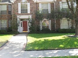 Beautiful 4 Bedroom Home with Pool For Lease in Plano, TX