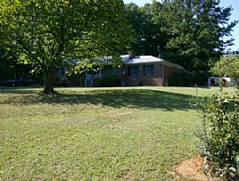 Newly Renovated 4 Bedroom Home on 3 Acres - $1350 in College Park, GA (Photo 2 of 5)
