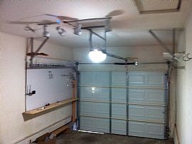 Beautiful 2 Bedroom Home with Attached Garage and Creek View in Austin, TX (Photo 3 of 10)