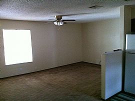 Beautiful 2 Bedroom Home with Attached Garage and Creek View in Austin, TX (Photo 7 of 10)