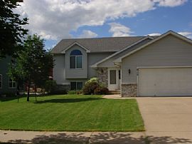 Adorable 4 Bedroom Single Family Home with Spacious Split Entry in Northfield, MN