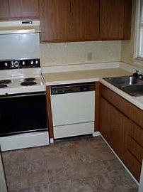 $795 Holiday Discount N Raleigh Townhome in Raleigh, NC (Photo 2 of 6)