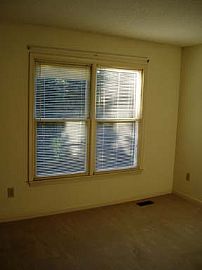 $795 Holiday Discount N Raleigh Townhome in Raleigh, NC (Photo 5 of 6)