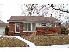 Perfect Starter Home with Fresh Paint and New Carpet in Garden City, MI
