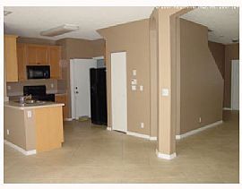 Terrific 3 Bedroom Townhouse Near FL Turnpike in Coconut Creek, FL (Photo 2 of 8)