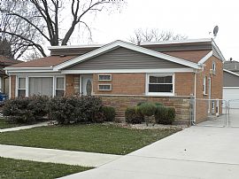 Beautifully Done 3 Bedroom Split Level Home in South Subs in Country Club Hills, IL