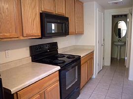 Excellent 2 Bedroom Townhouse with 2 Car Garage in Phoenix, AZ (Photo 3 of 6)