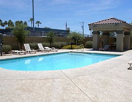 Excellent 2 Bedroom Townhouse with 2 Car Garage in Phoenix, AZ (Photo 6 of 6)