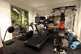 Sleek 3 Bedroom Architectural Home - Exquisitely Remodeled in Los Angeles, CA (Photo 7 of 8)