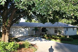 Fantastic 3 Bedroom Home with Fireplace and Fenced Yard - $1095 in Sanford, FL
