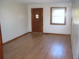 Delightful 2 Bedroom Home with Old Time Charm with Updates in Brownsburg, IN (Photo 3 of 10)