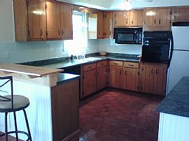 Charming 3 Bedroom Home in Quiet Neighborhood in Vinton, VA (Photo 2 of 5)