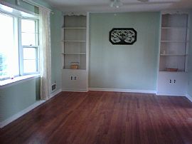 Charming 3 Bedroom Home in Quiet Neighborhood in Vinton, VA (Photo 4 of 5)