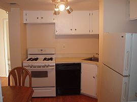 Spacious 2 Bedroom Condo with Pools, Parking, and Nightlife! in Philadelphia, PA (Photo 3 of 9)