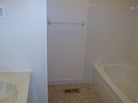 Spacious 2 Bedroom Condo with Pools, Parking, and Nightlife! in Philadelphia, PA (Photo 7 of 9)